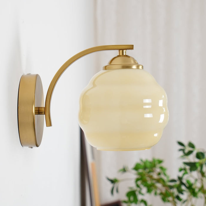 Lampa Ścienna Art Deco Kinkiet z Białym Szkłem i Złotym Wykończeniem – Stylowy Kinkiet na Ścianę do Wnętrz 2