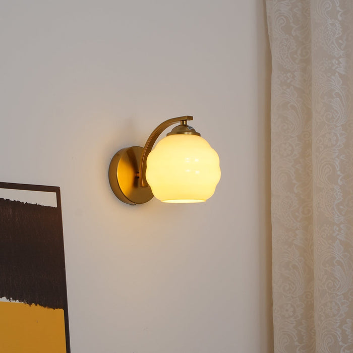 Lampa Ścienna Art Deco Kinkiet z Białym Szkłem i Złotym Wykończeniem – Stylowy Kinkiet na Ścianę do Wnętrz 4