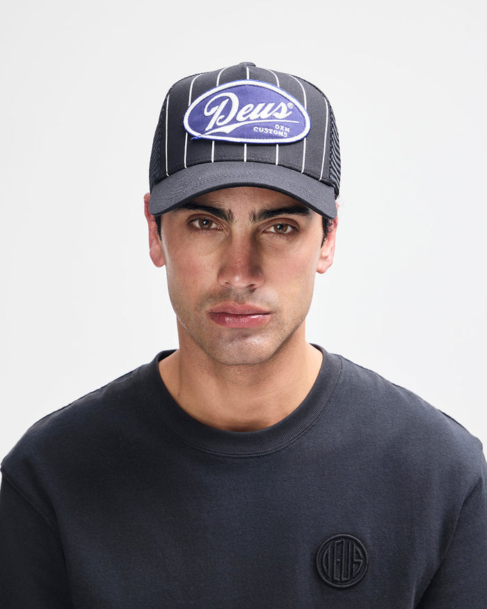 Forecourt Trucker - Black, view 1|Model