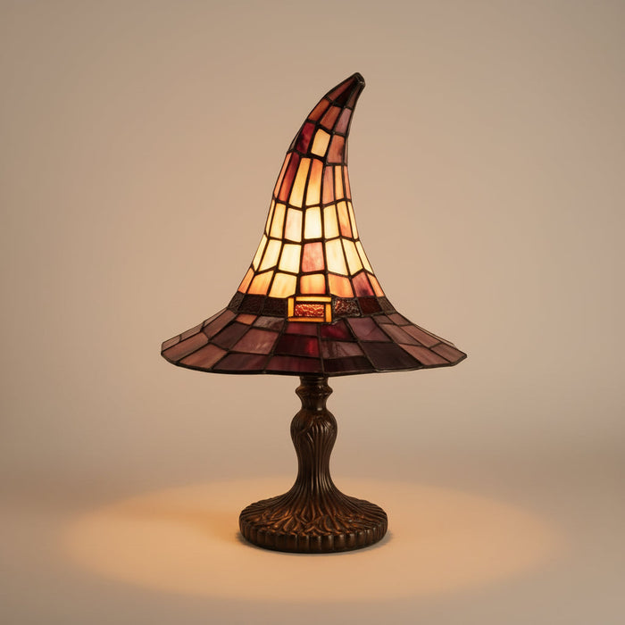 Gotycka lampa akcentująca z witrażem USB w retro designie, przypominająca kapelusz czarodzie 2