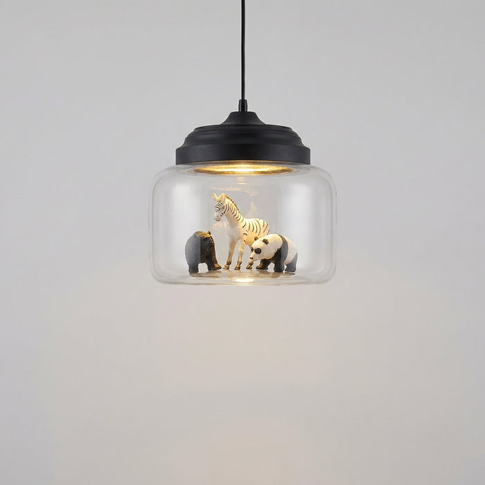 Lampa wisząca LED z regulowanym kablem i szklanym kloszem, ozdobiona zabawnymi figurkami zw 0
