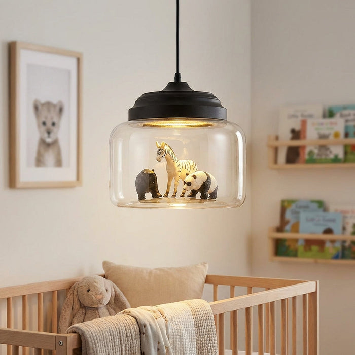 Lampa wisząca LED z regulowanym kablem i szklanym kloszem, ozdobiona zabawnymi figurkami zw 1